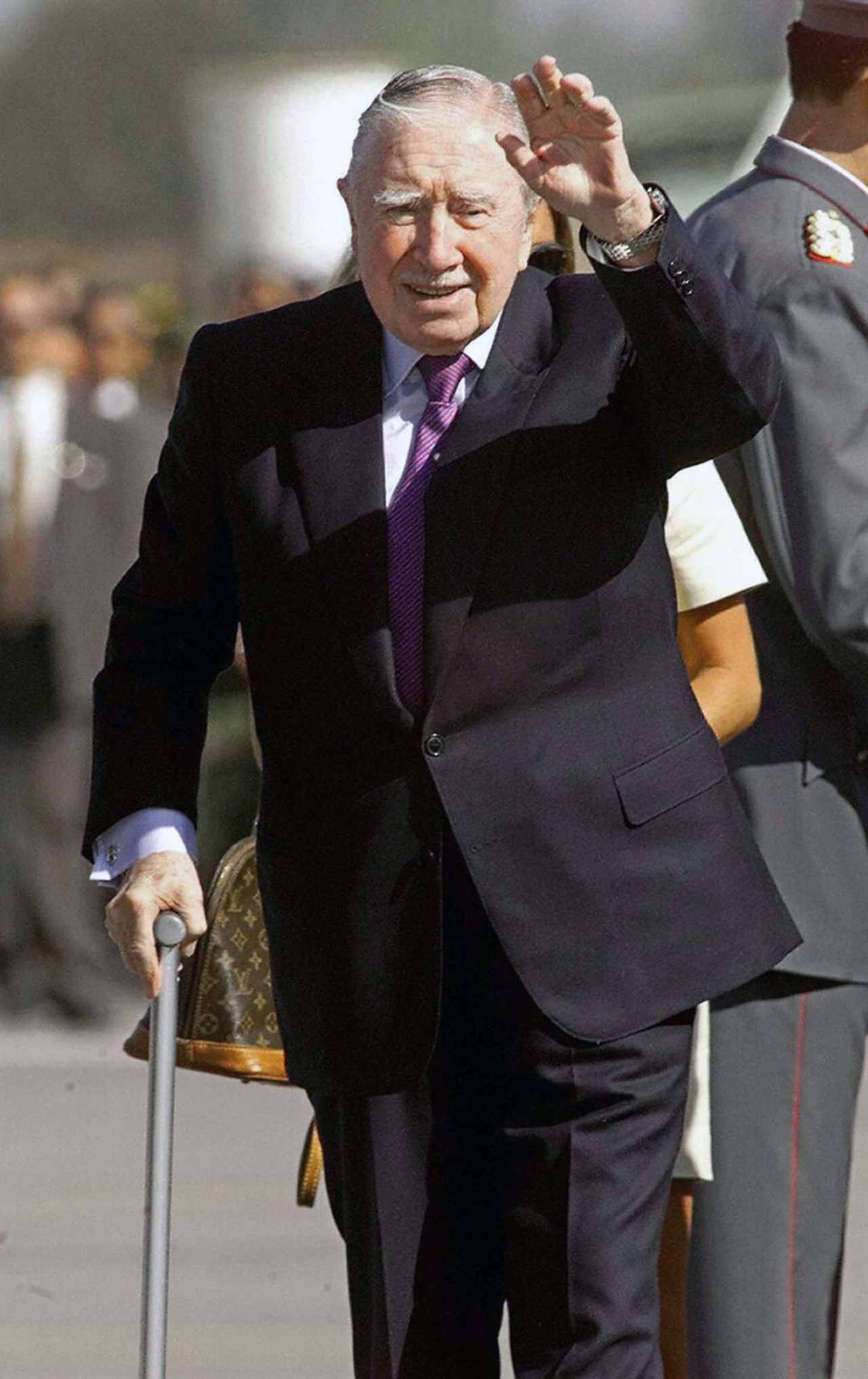 Pinochet después de haber sido arrestado en Gran Bretaña. Foto: NA.