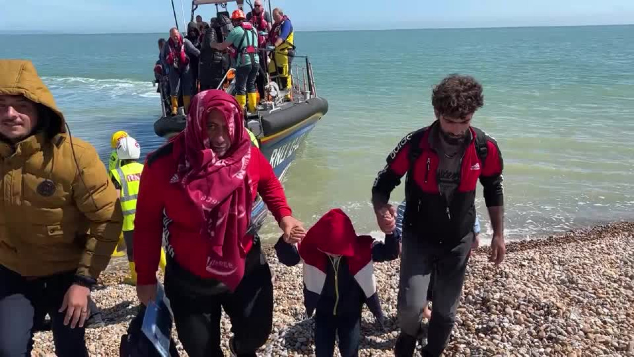 Migrantes en Reino Unido. Video: Reuters.