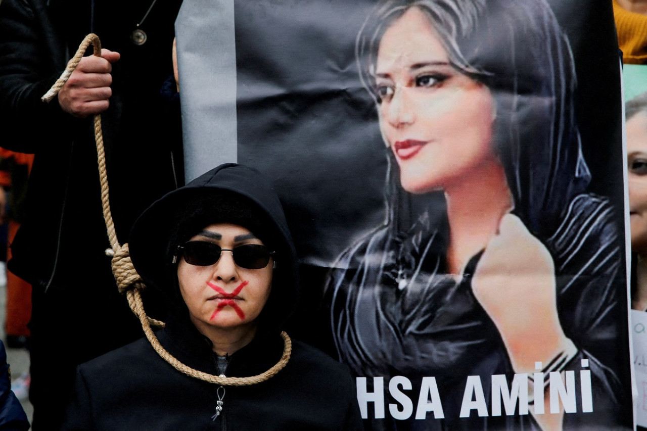 Primer aniversario de la muerte de Mahsa Amini. Foto: Reuters.