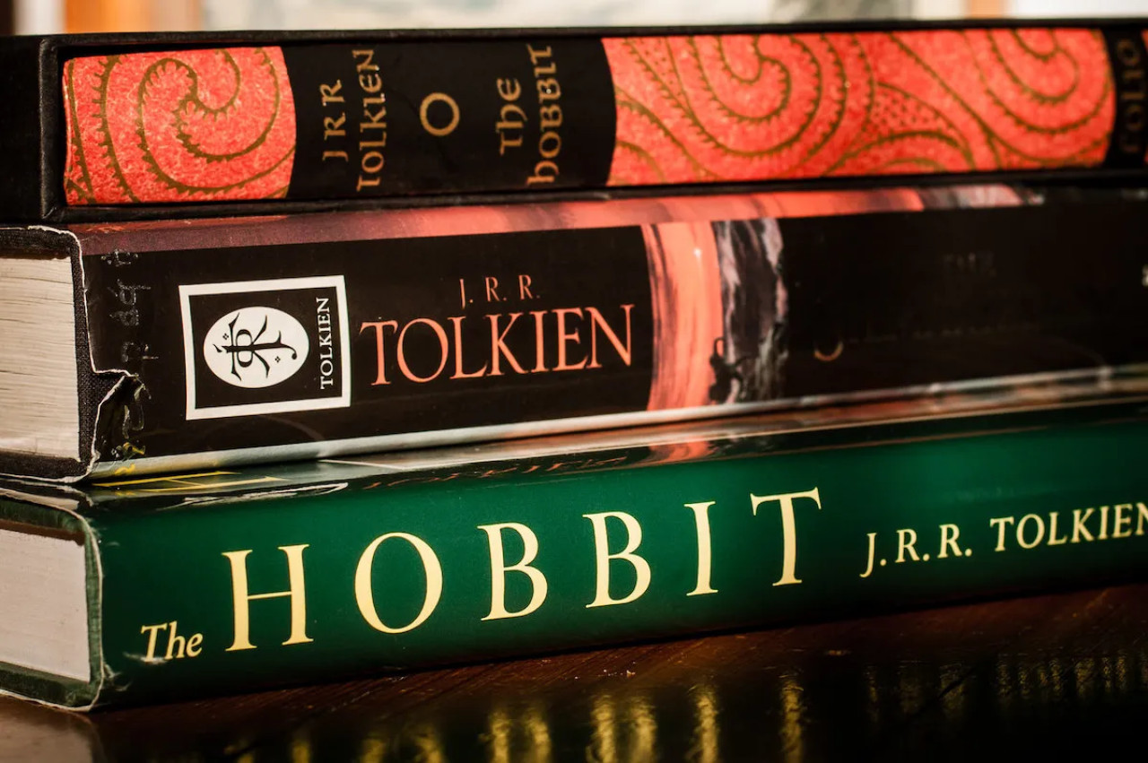 Diferentes ediciones de "The Hobbit". Foto: Archivo.