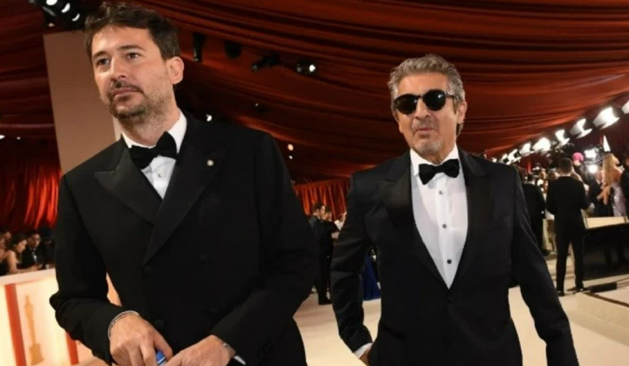 Santiago Mitre y Ricardo Darín en la entrega de los Premios Oscar. Foto: NA.