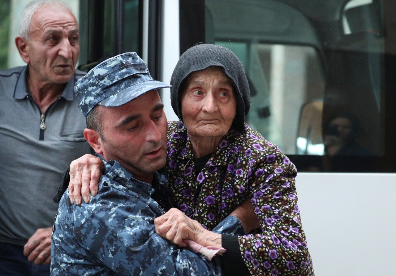 Refugiados tras operación militar en Nagorno Karabaj. Foto: Reuters.