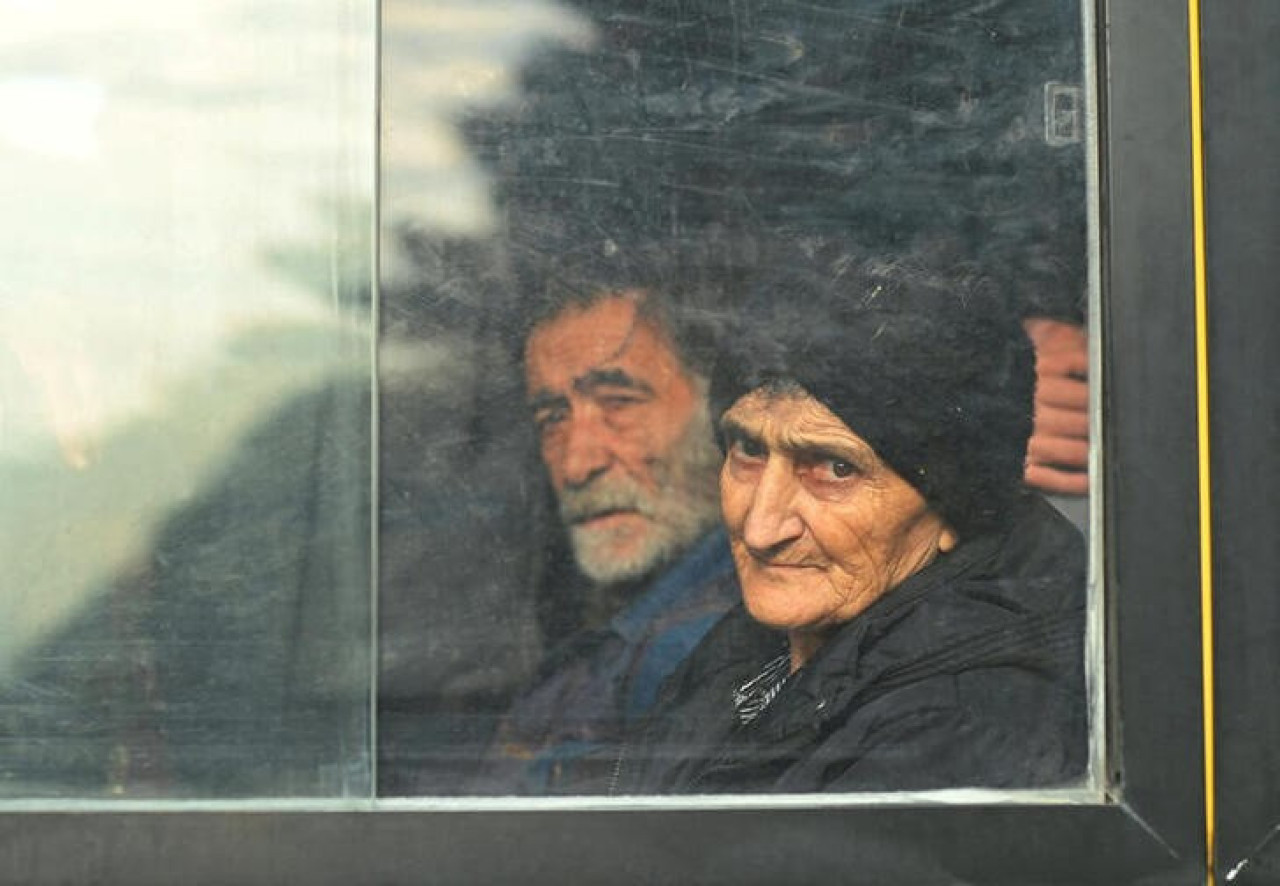 Ciudadanos de Nagorno Karabaj se van a Armenia. Foto: Reuters.