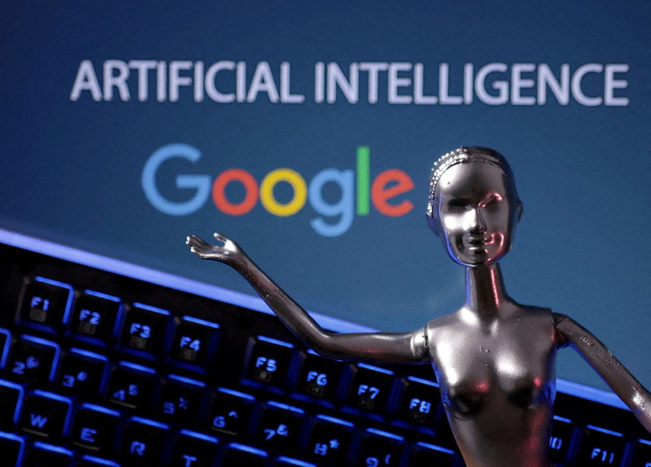 Logo de inteligencia artificial y Google. Foto: Reuters.