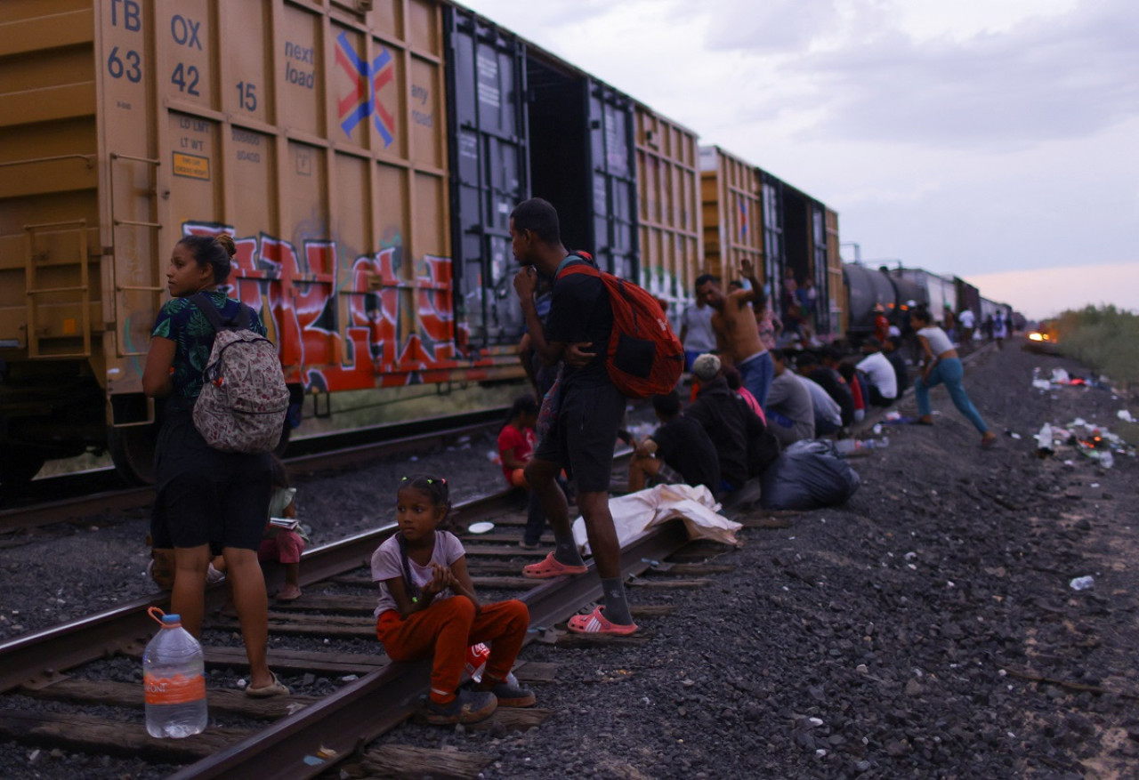 Los migrantes varados en México a varios kilómetros de EE.UU. Foto: Reuters.