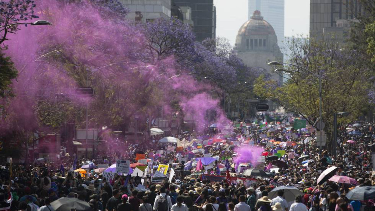 Marcha a favor de las mujeres y la vida en México. Foto: Reuters.