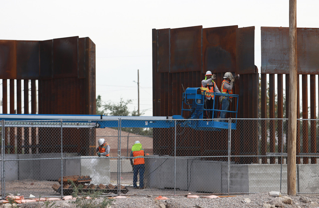 Refuerzo del muro entre EE.UU y México. Foto: EFE