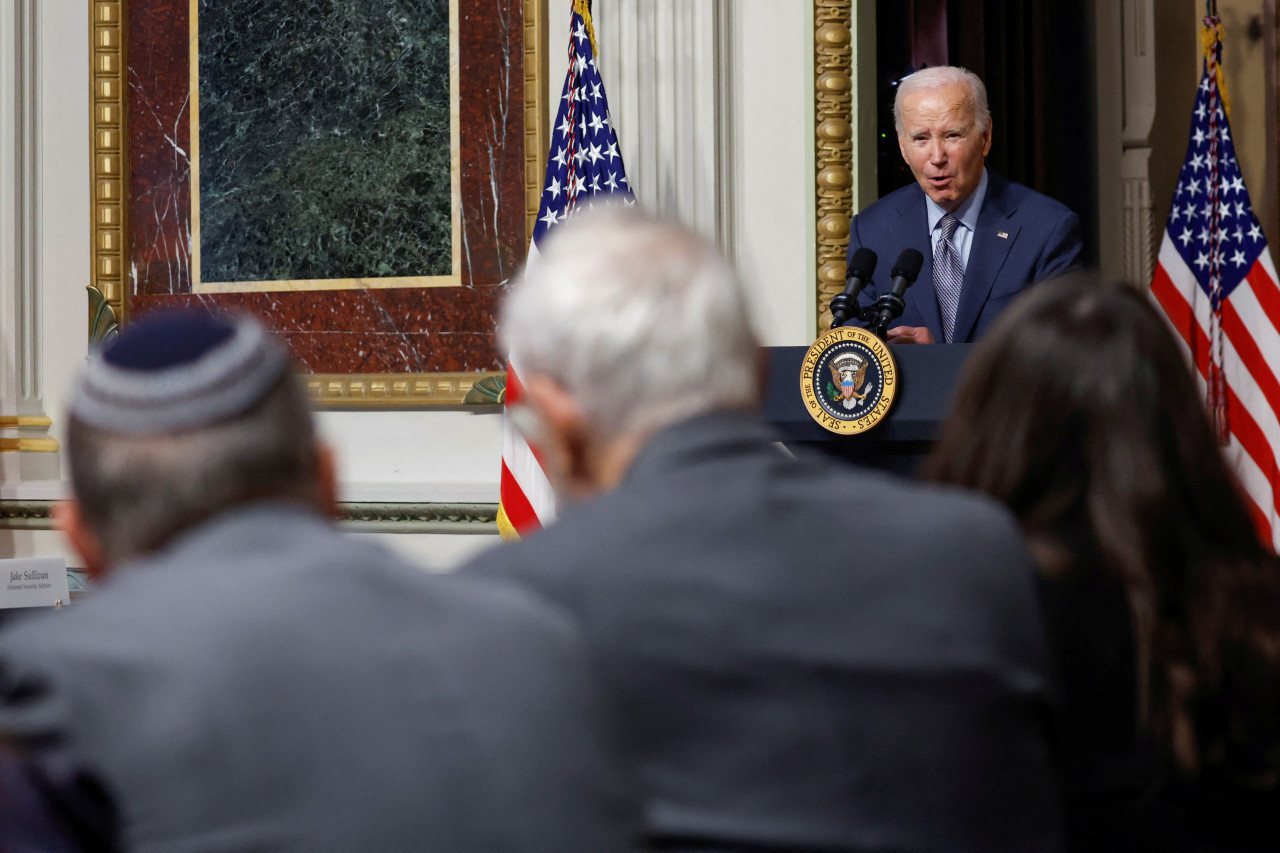 Joe Biden ante líderes de la comunidad judía por el conflicto en Israel. Foto: REUTERS.