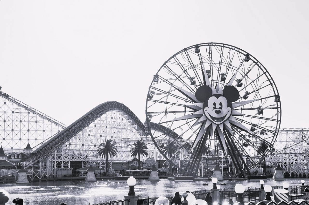 Atracción en Disneyland. Foto: Unsplash.