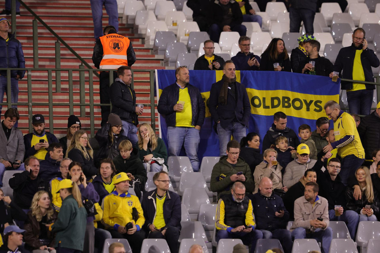 Los fanáticos de Suecia se enteraron de la noticia dentro del estadio. Foto: EFE.