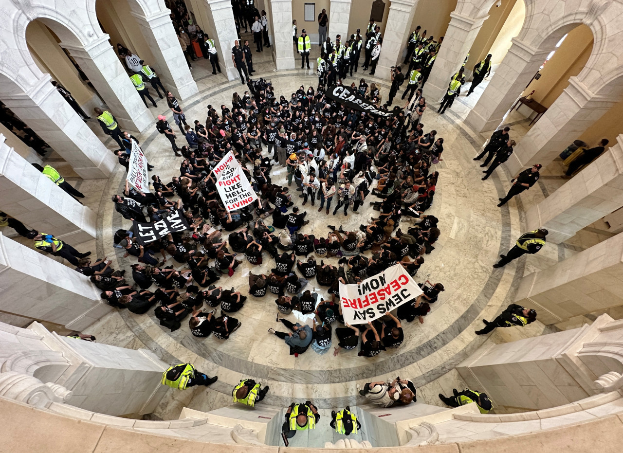 Protesta dentro del Capitolio. Foto: Reuters