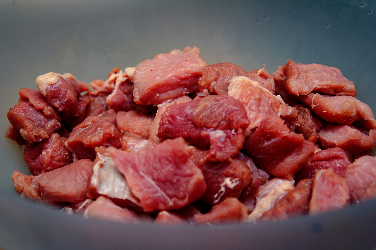 Comer carne roja dos veces por semana aumenta el riesgo de sufrir diabetes tipo 2. Foto: Unsplash