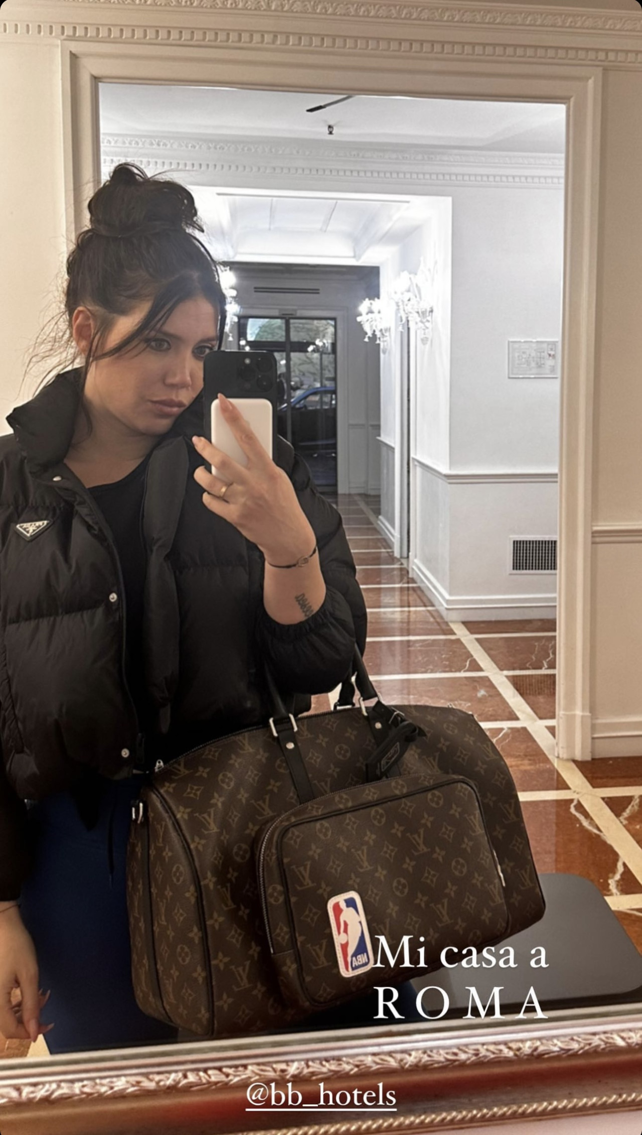 El bolso de Wanda Nara. Foto story de Instagram.