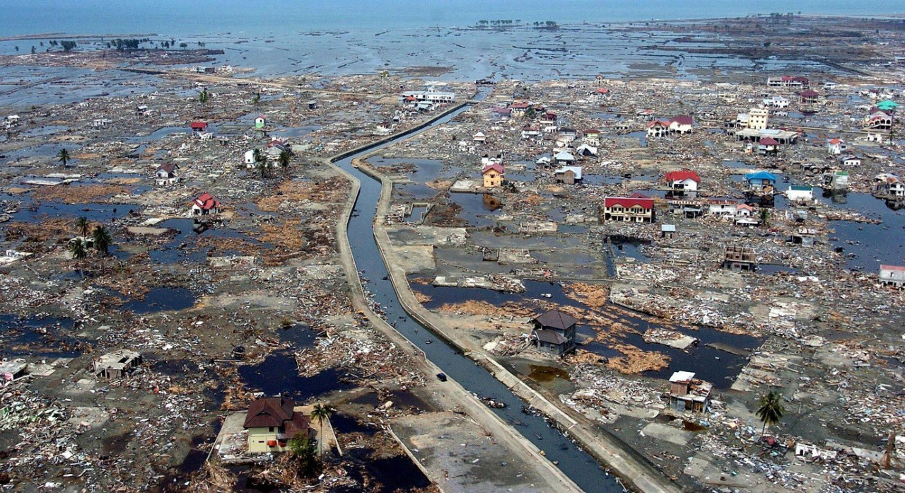 Una zona costera de Banda Aceh, 05 de enero de 2005, dos semanas después de que un poderoso tsunami azotara la región el 26 de diciembre de 2004. Foto: EFE