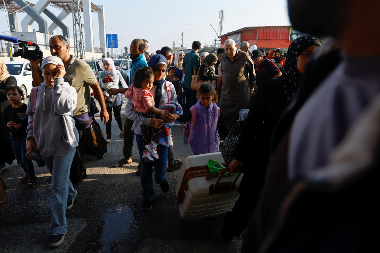Evacuados de Gaza. Foto: Reuters.