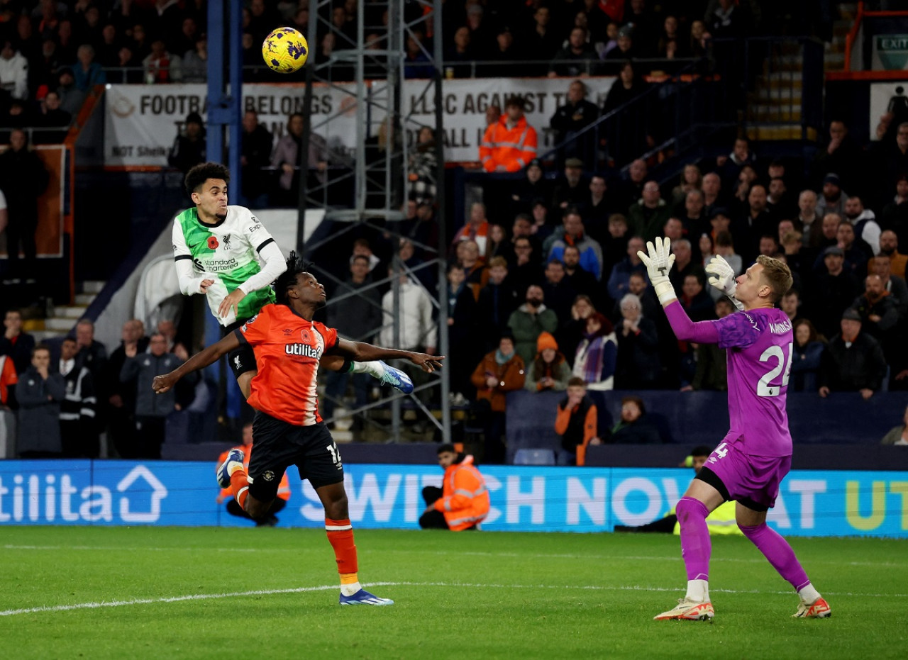 El agónico gol de Luis Díaz para Liverpool contra Luton Town. Foto: Reuters.