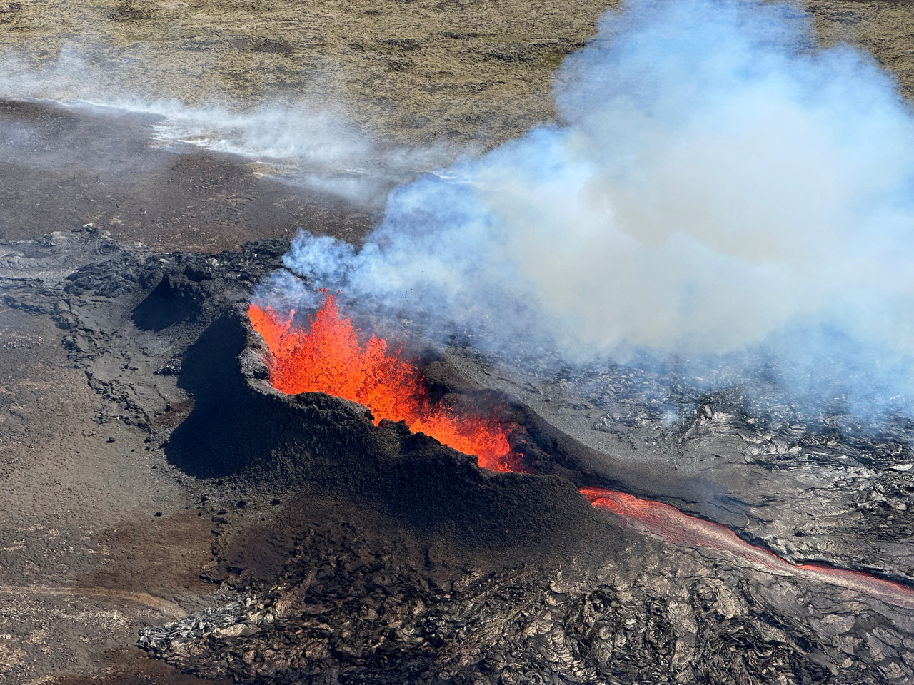Erupción de un volcán en la península de Reykjanes. Foto: archivo Reuters