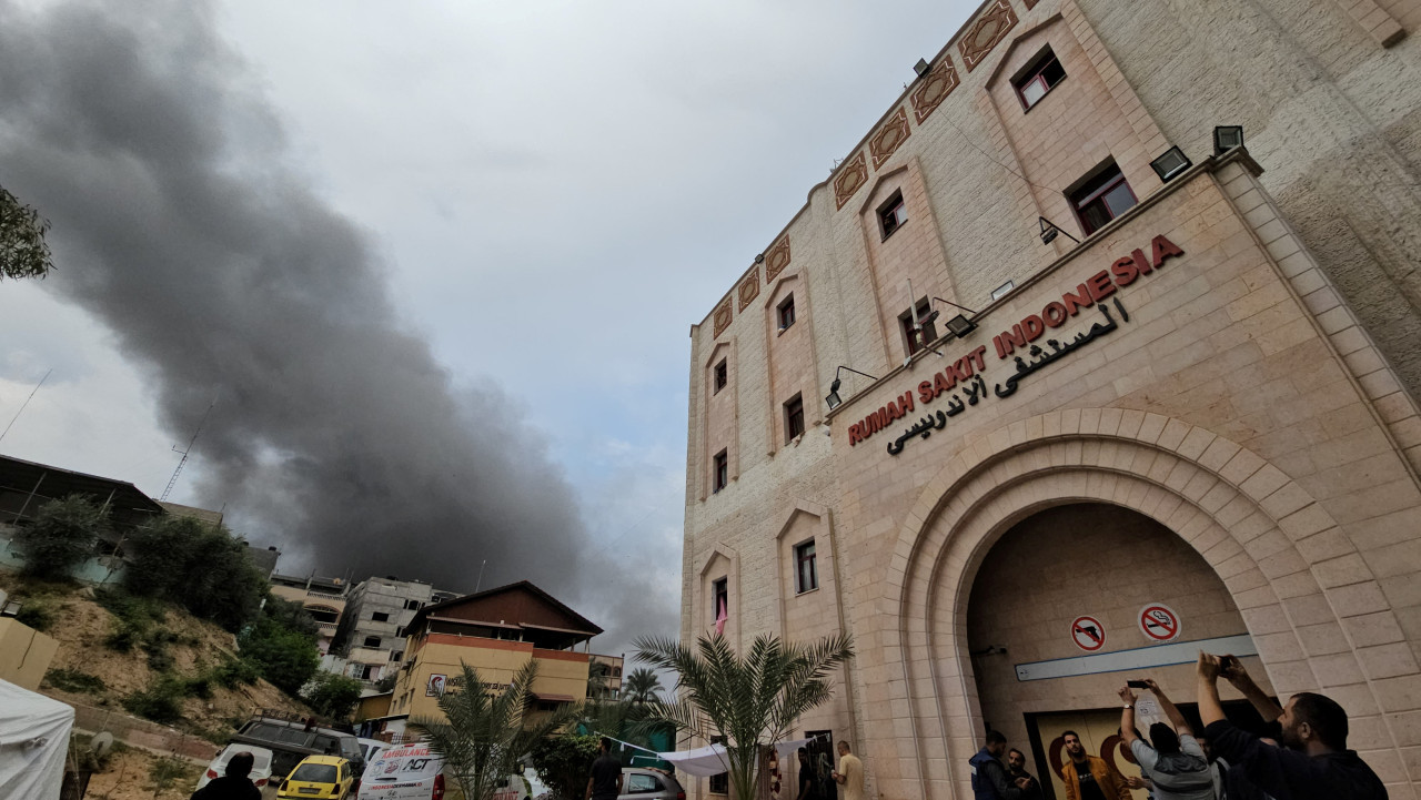 Ataque de Israel sobre un hospital de la Franja de Gaza. Foto: REUTERS.