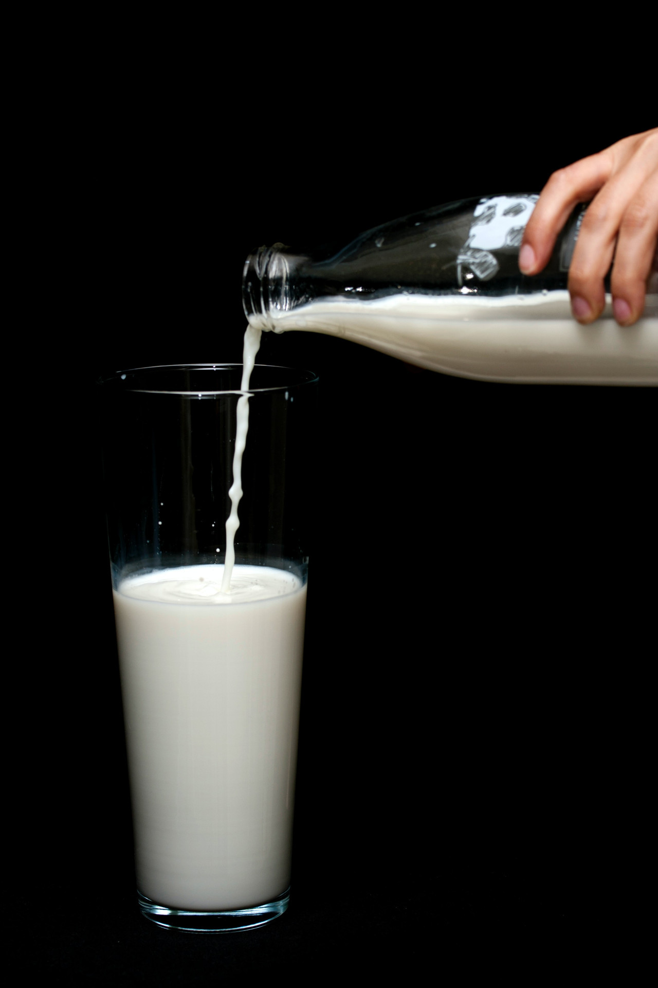 Vaso de leche. Foto Unsplash.