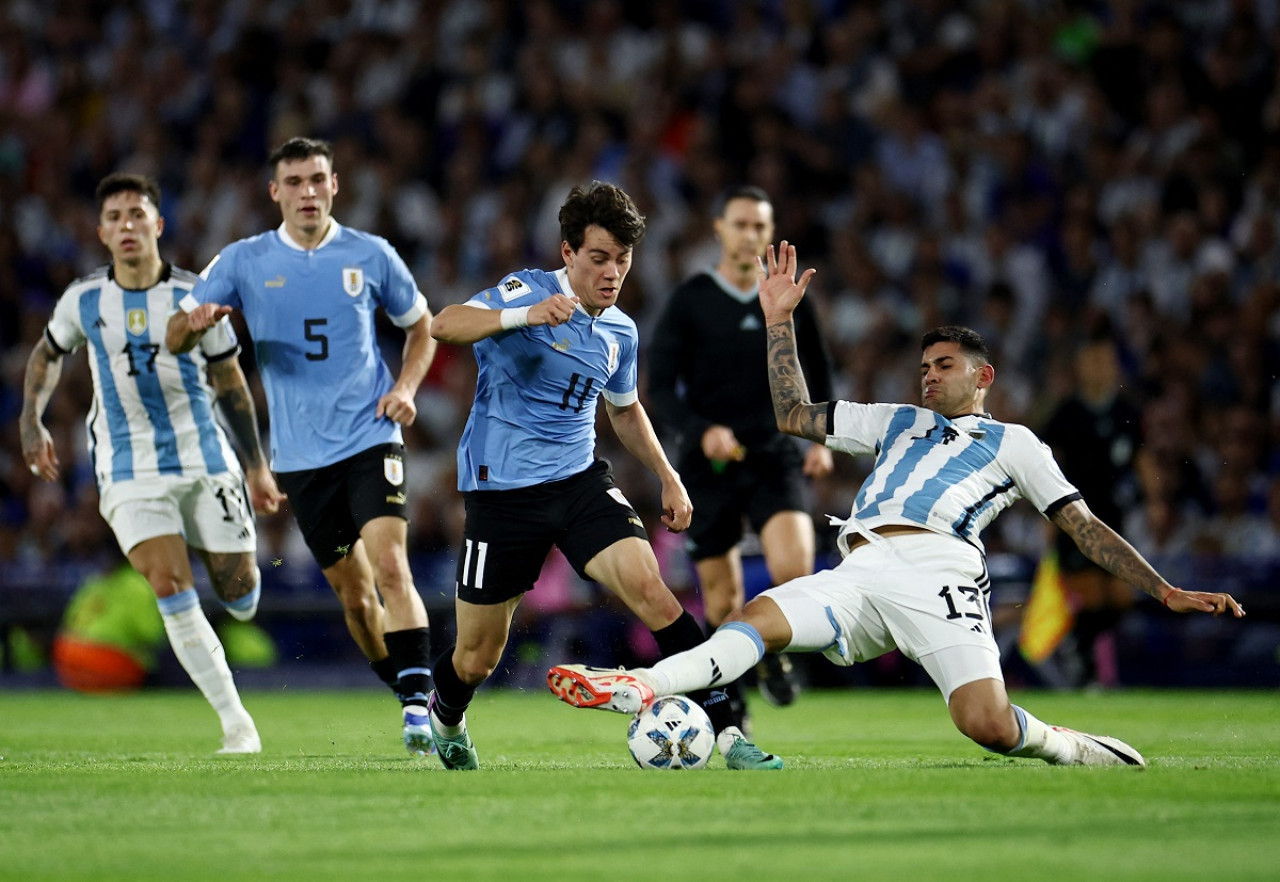 Cristian Romero, Argentina vs. Uruguay, Eliminatorias. Foto: Reuters.