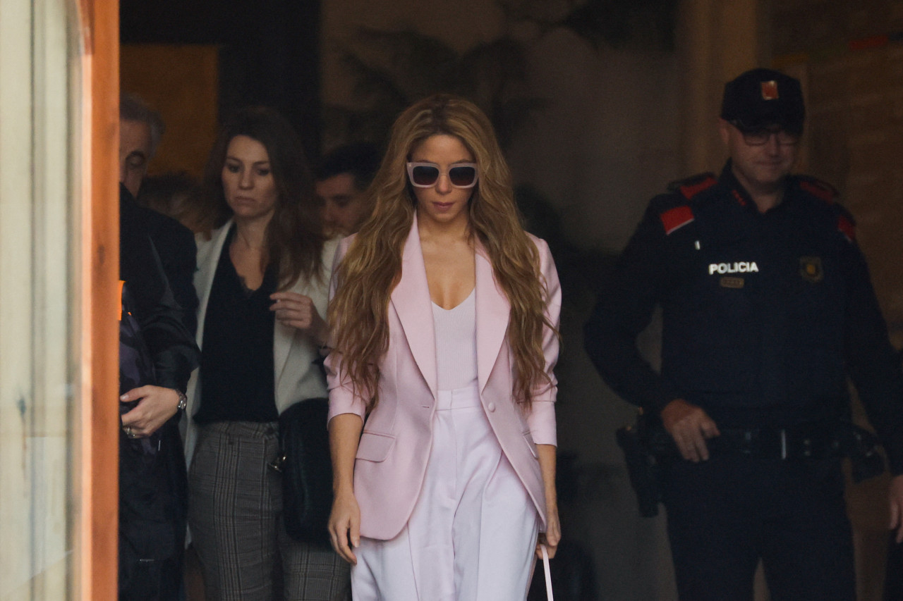 Shakira a la salida de la Audiencia de Barcelona. Foto: Reuters.