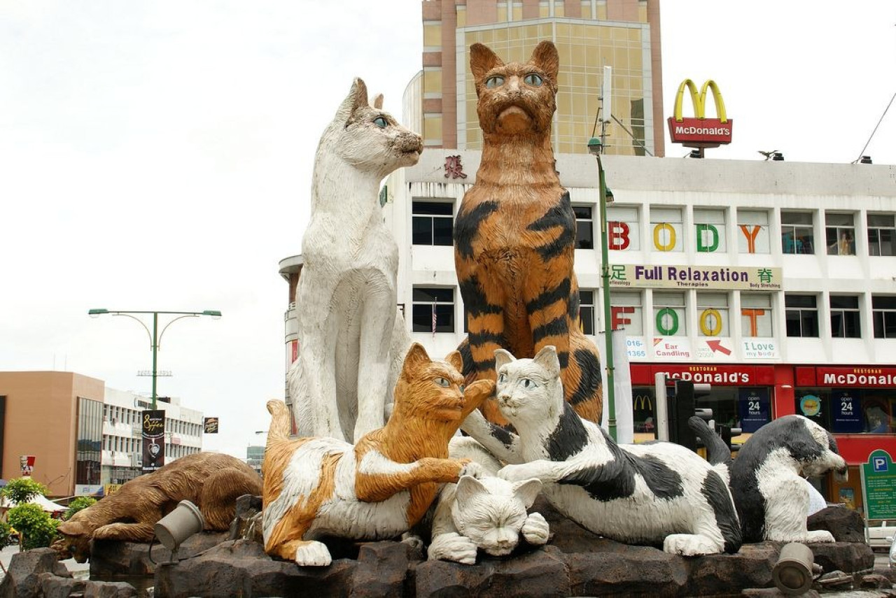 Kuching, la ciudad de los gatos. Foto: Amusing Planet.