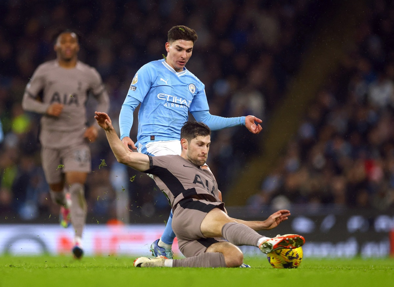 Julián Álvarez vs. Tottenham Hotspur. Foto: Reuters.