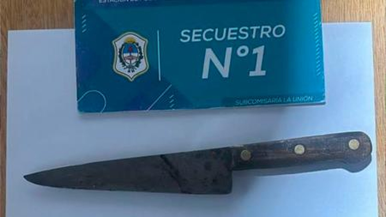 El cuchillo incautada en la fiesta clandestina de La Plata. Foto: Télam.
