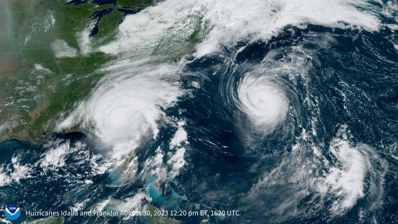 Fotografía satelital del 30 de agosto de 2023, cedida por la Oficina Nacional de Administración Oceánica y Atmosférica (NOAA) a través del Centro Nacional de Huracanes de Estados Unidos. EFE