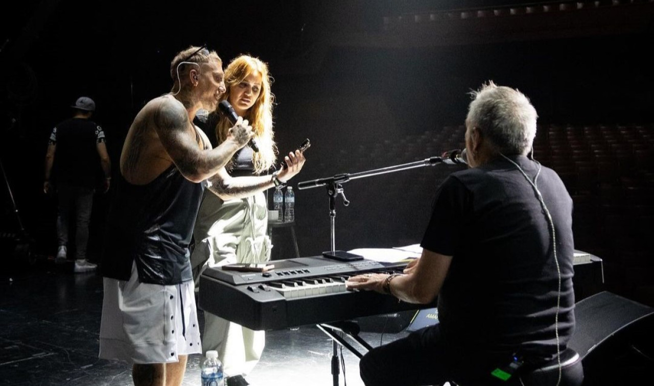 El polaco y Karina en el escenario. Foto: Instagram/ @alelernerok