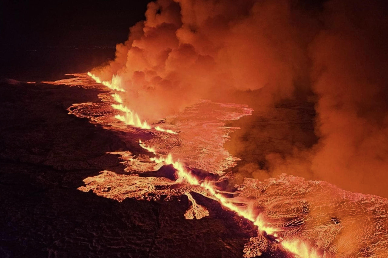 Eurpción de volcán en Islandia. Foto: EFE.
