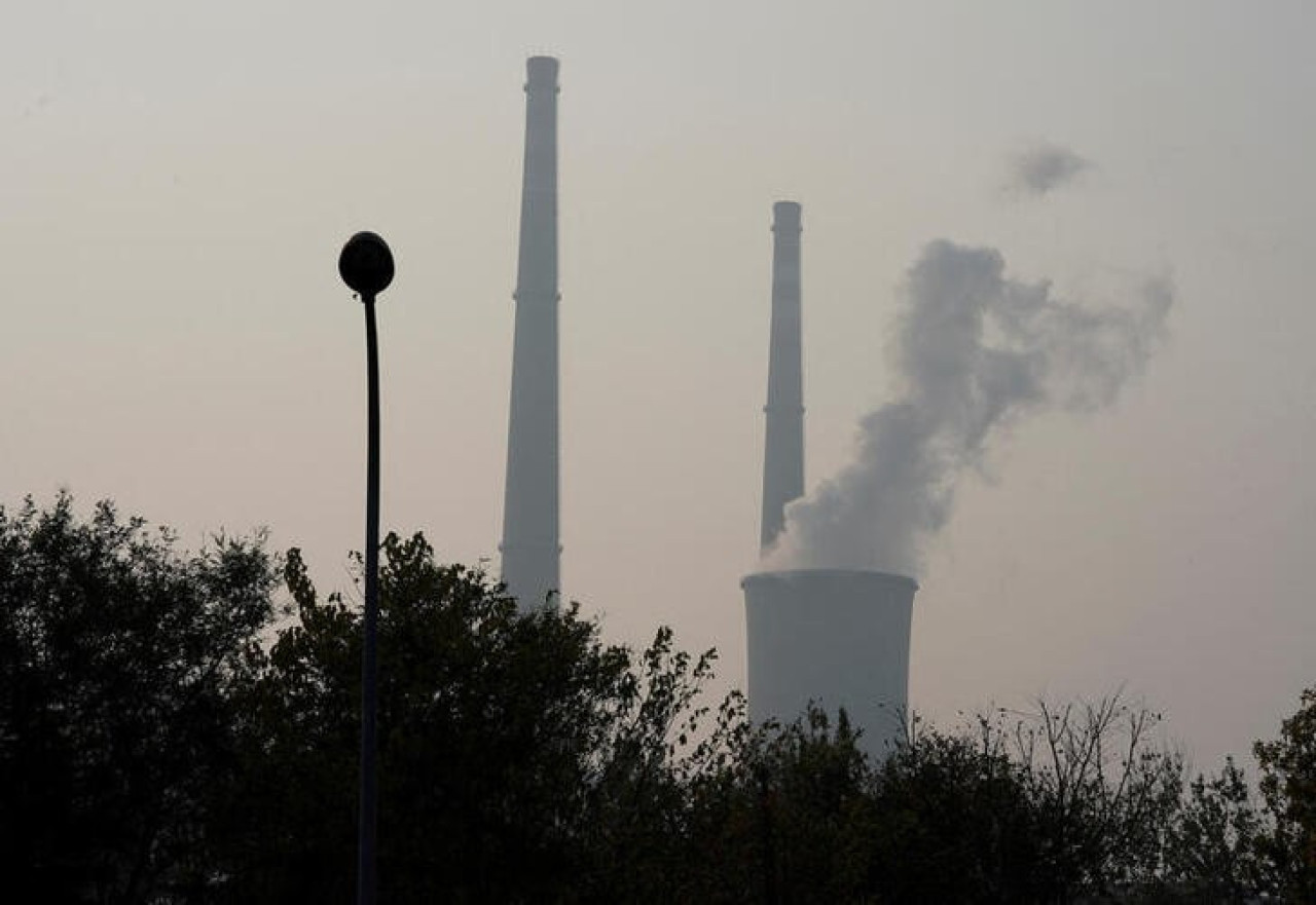 Una planta de energía térmica en funcionamiento en Pekín, China. Foto: Reuters