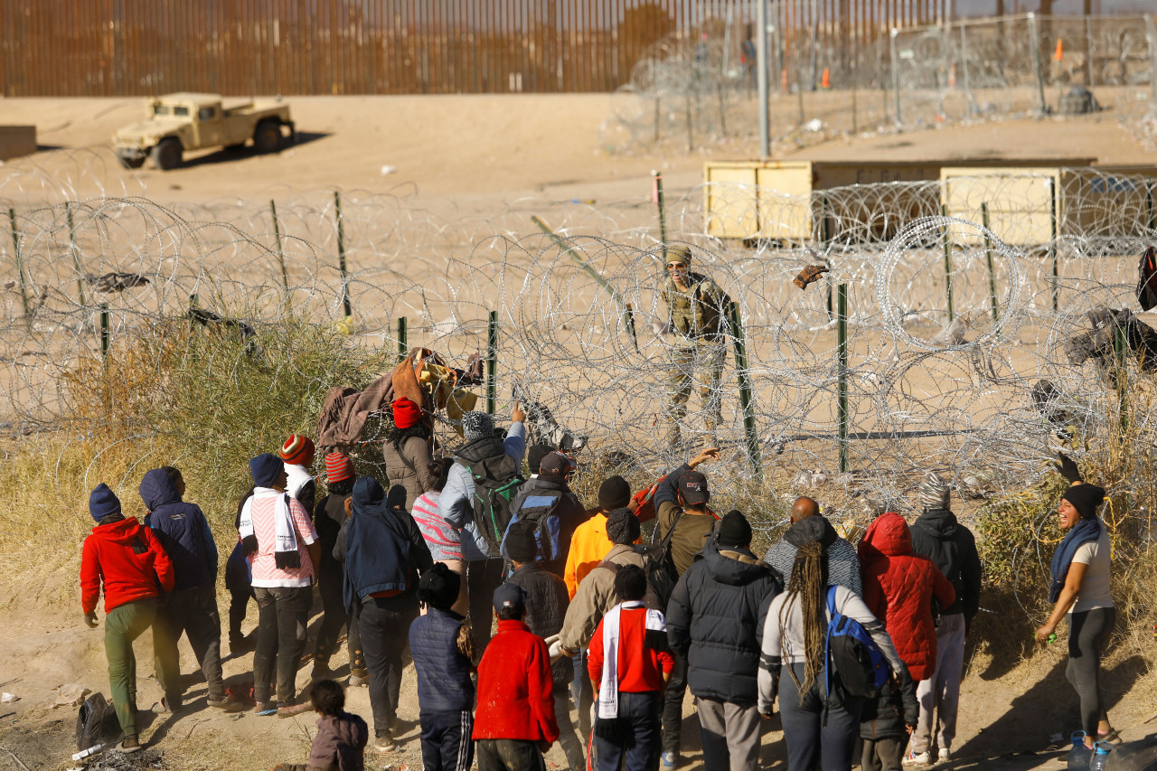 Migrantes en la frontera entre México y Estados Unidos. Foto: Reuters.