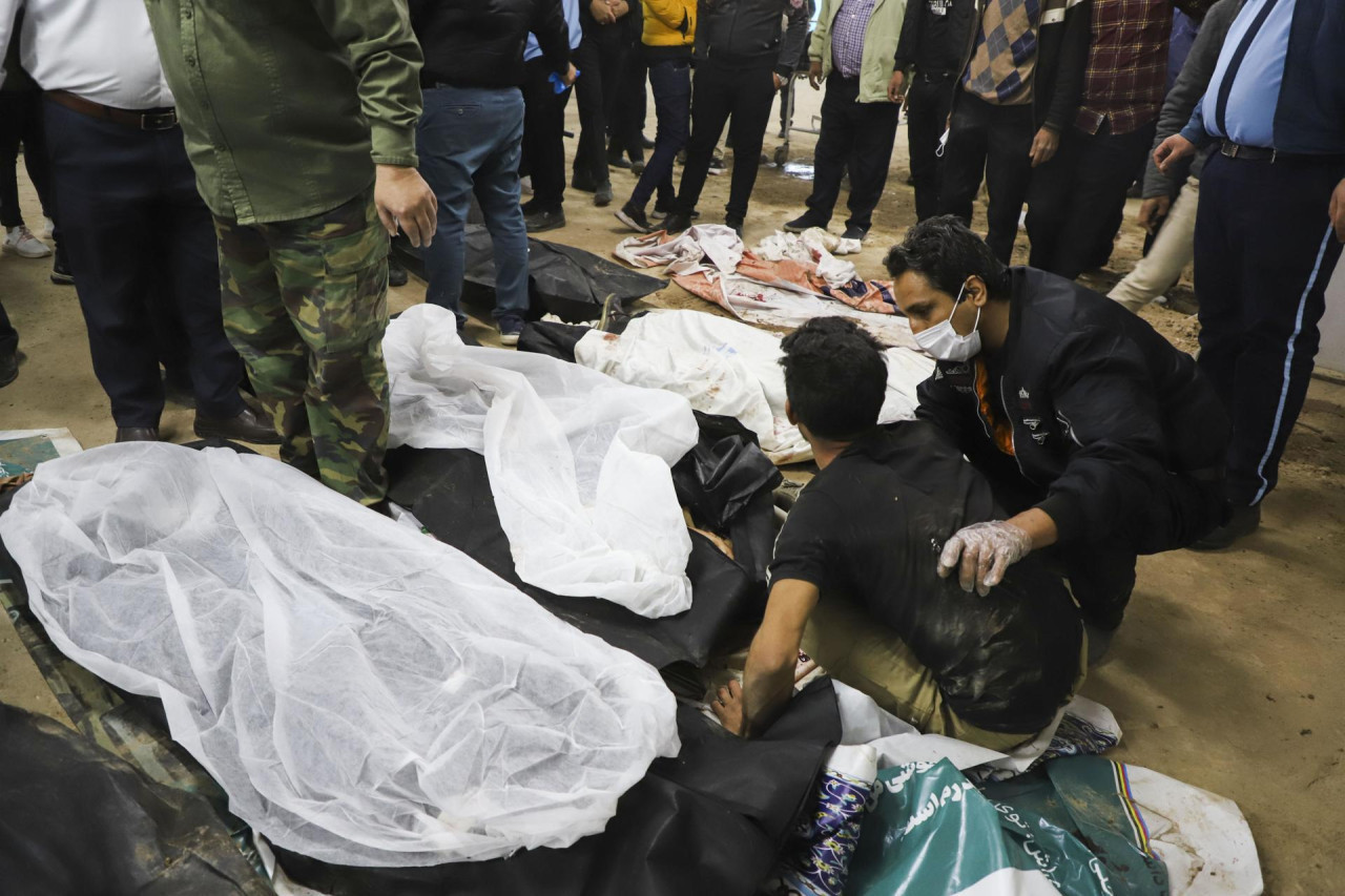 Cuerpos de fallecidos en el atentado en Irán. Foto: EFE.