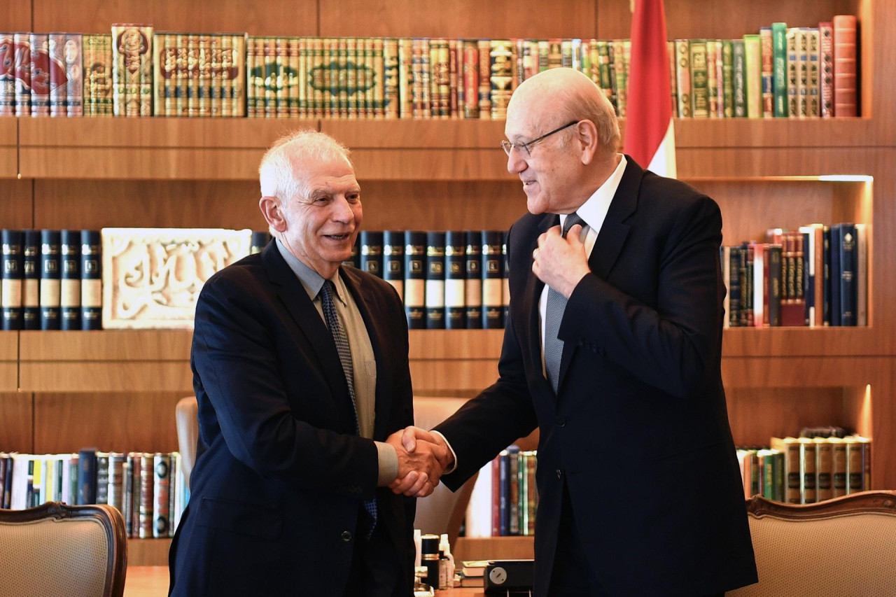 Josep Borrell con el primer ministro libanés Nayib Mikati. Foto: EFE.