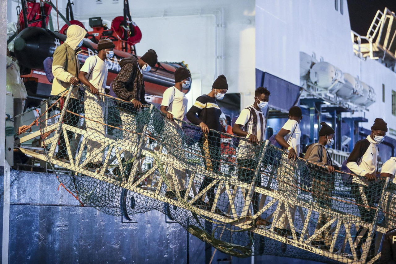 Migrantes arribando a Italia. Foto: EFE
