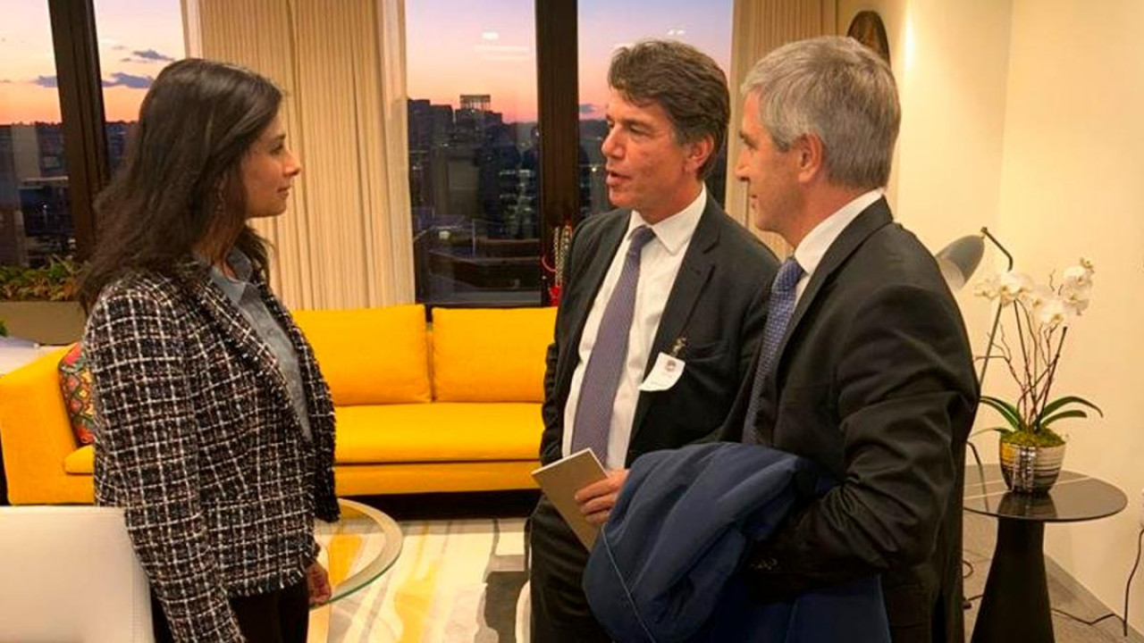 Nicolás Posse y Luis Caputo junto a funcionarios del FMI. Foto: @GitaGopinath