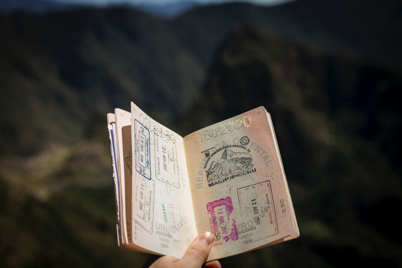 Pasaportes, viaje, migración. Foto: Unsplash
