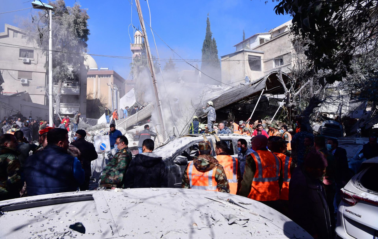 Al menos cinco muertos tras ataque contra un edificio residencial en Siria. Foto: EFE.