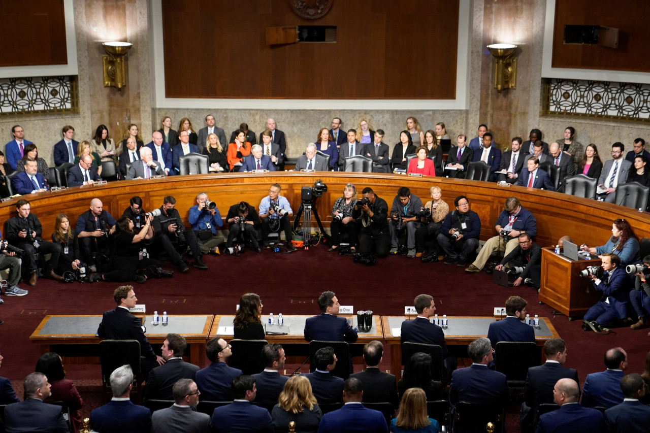 Los CEO de las empresas tecnológicas más importantes, en el Senado. Foto: Reuters