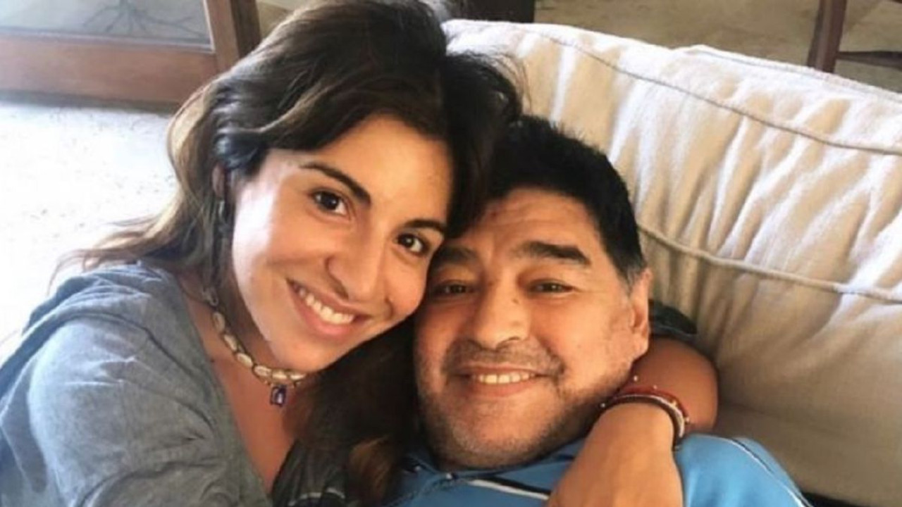 Gianinna y Diego Maradona. Foto: X