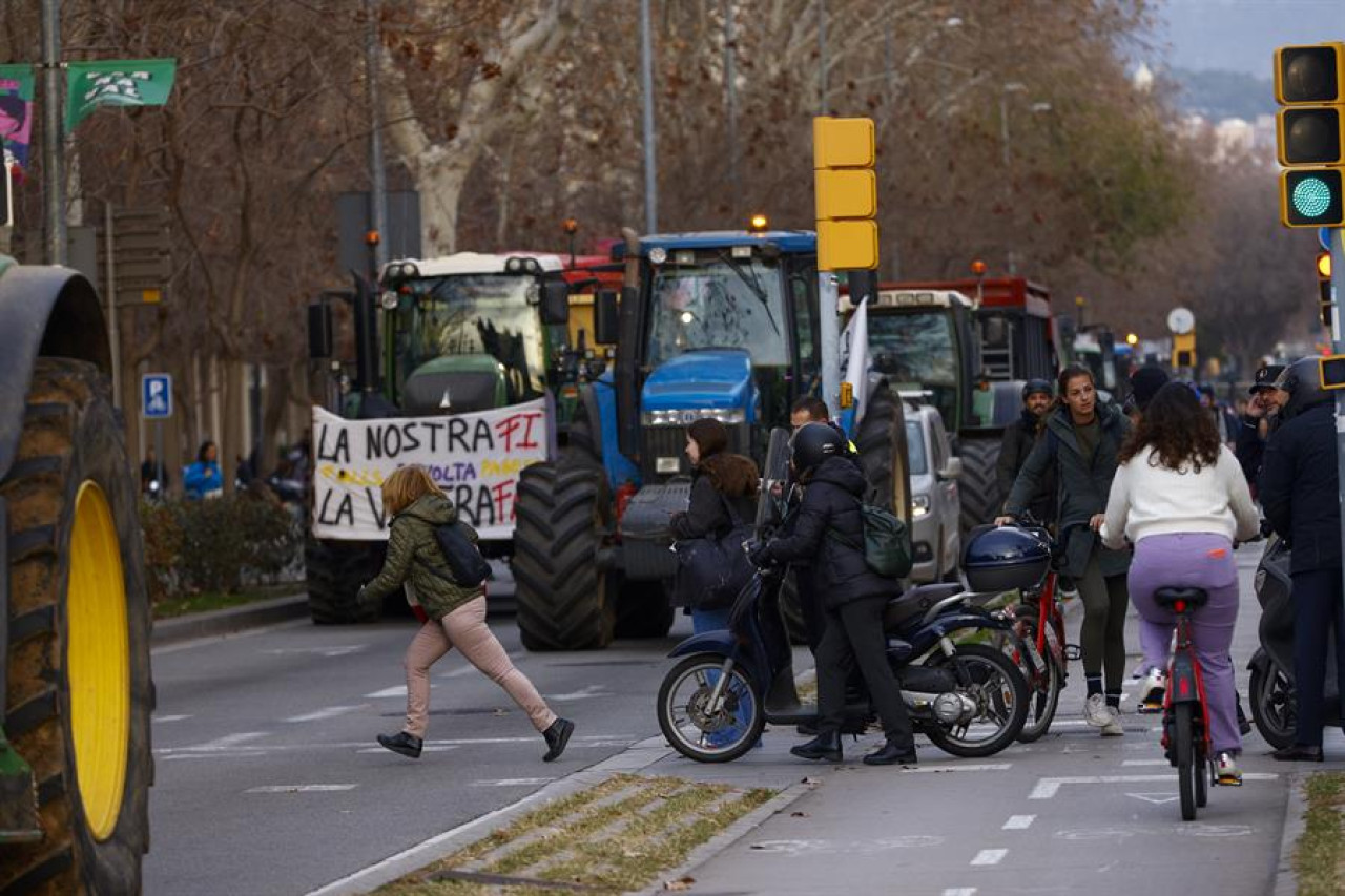 Tractores toman el centro de Barcelona durante la marcha agrícola