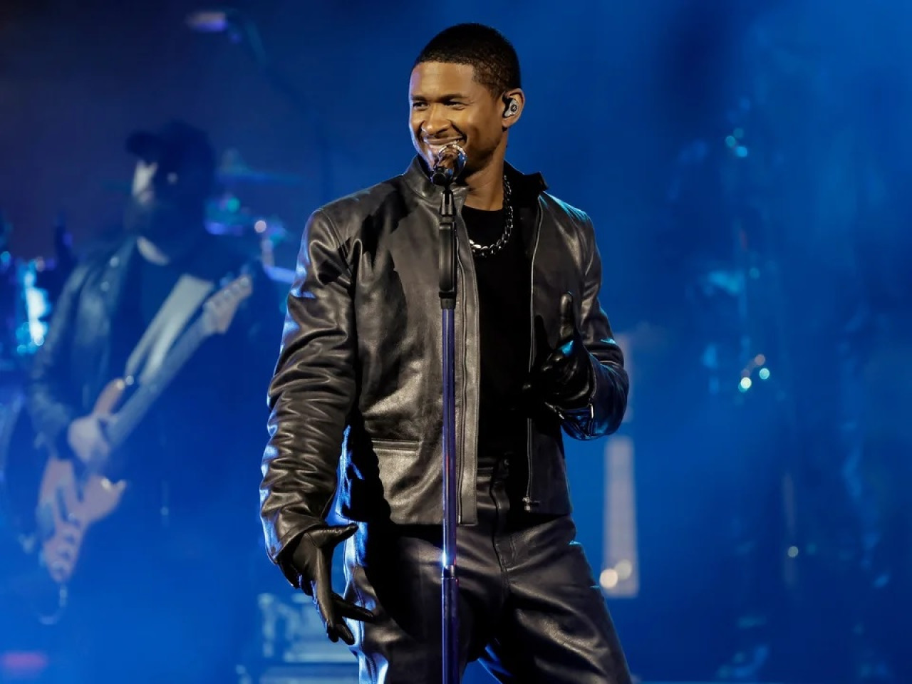 Usher, el encargado de animar el mediotiempo del Super Bowl LVIII. NA
