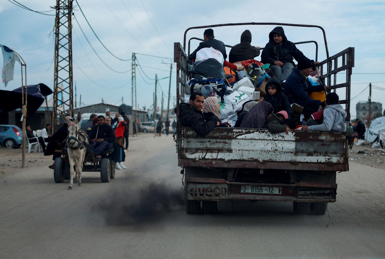 Gazatíes desplazados de Rafah. Foto: Reuters.