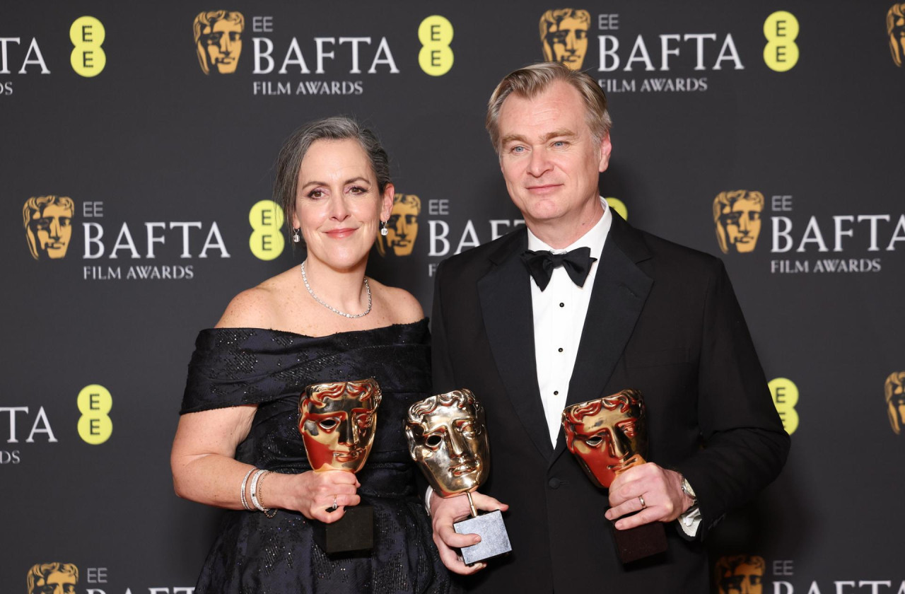 Premios BAFTA 2024, Christopher Nolan y Emma Thomas después de ganar los premios a Mejor Director y Mejor Película por "Oppenheimer" . EFE