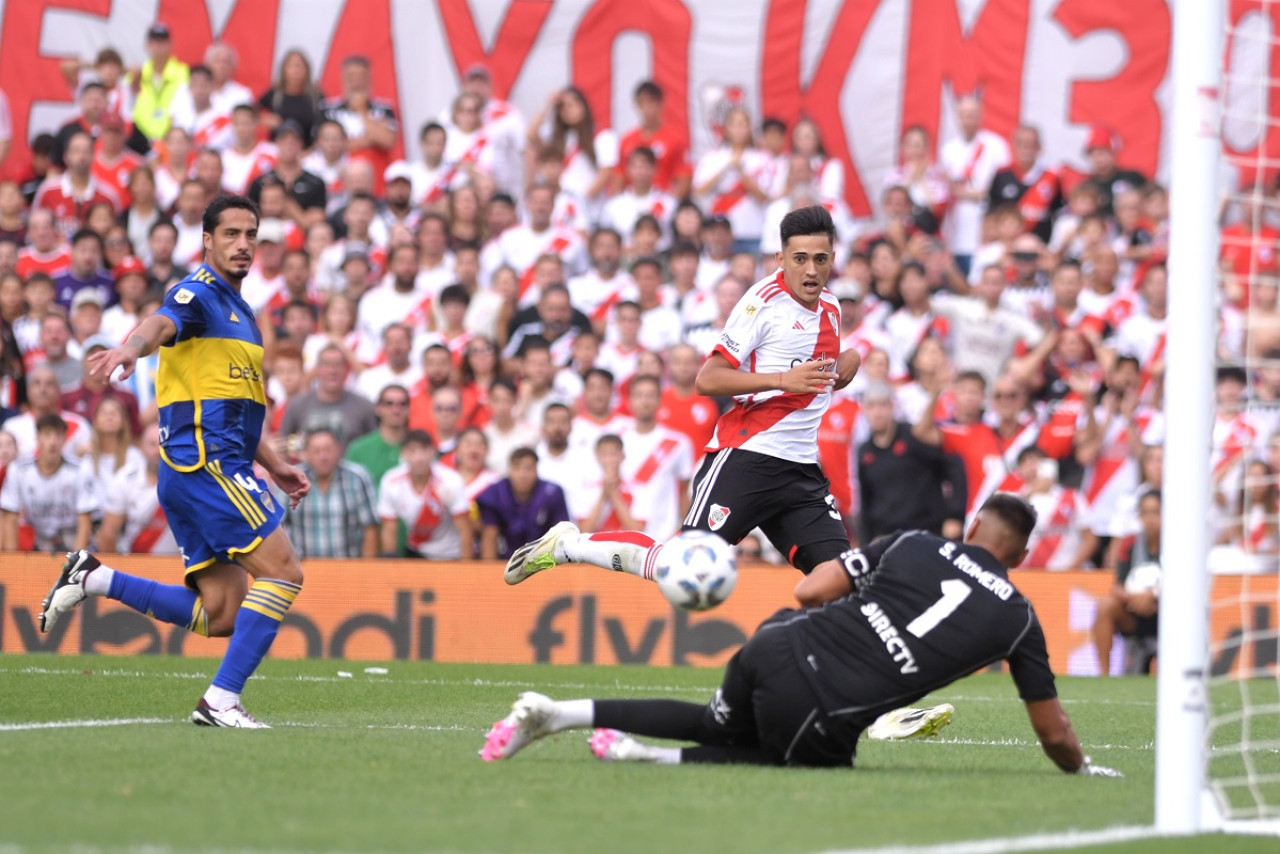 Gol de Pablo Solari; River Plate vs. Boca Juniors. Foto: Télam.