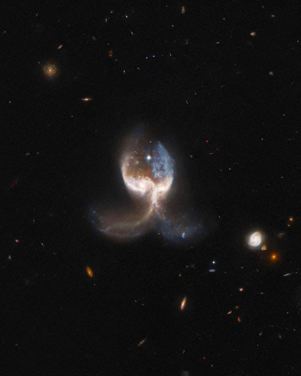 Imágenes tomadas con el telescopio Hubble con forma de ángel. Foto: X @NASA.