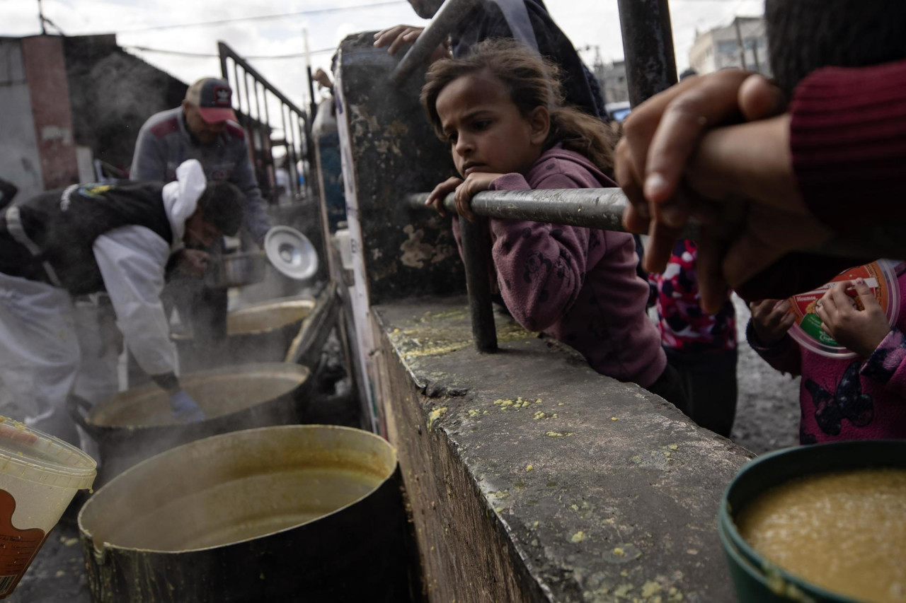 Palestinos en Rafah. Foto: Reuters