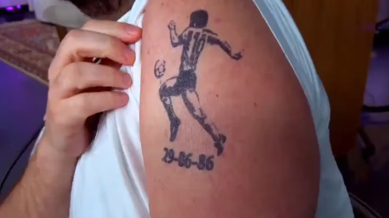 El tatuaje de Damián Betular. Foto: captura
