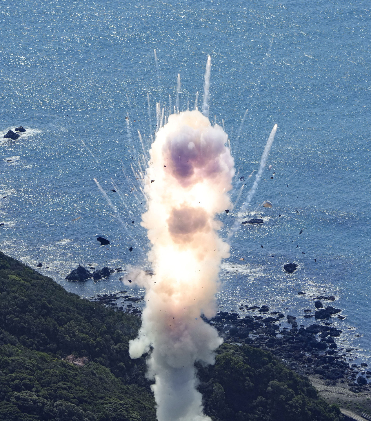 Explotó el cohete japonés Kairos en pleno lanzamiento. Foto: Reuters.
